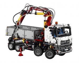 mercedes-benz-arocs-3245-launched-it-s-a-lego-technic-truck-made-of-almost-3000-pieces_2